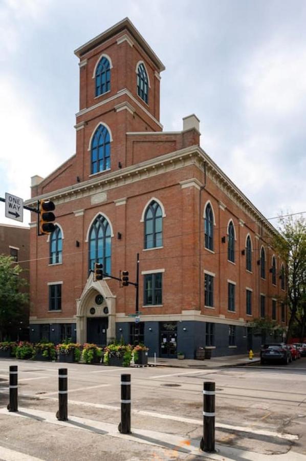 Soaring 2-Bedroom Parkside Loft Walkable To It All シンシナティ エクステリア 写真